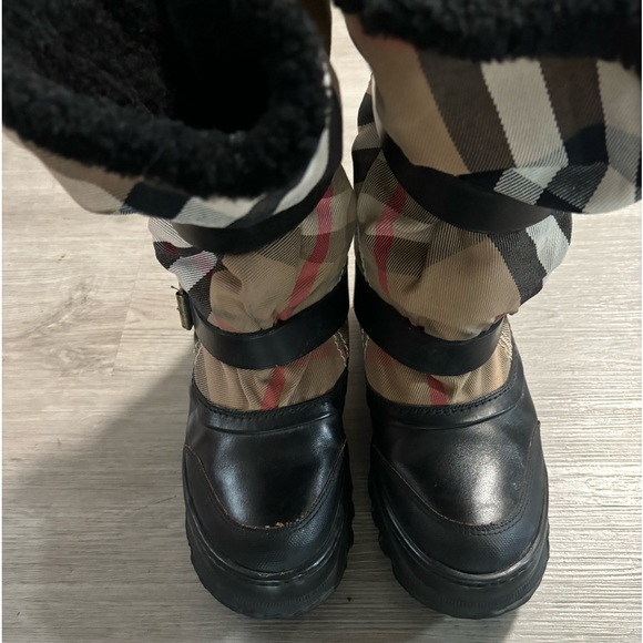 Burberry boots - Picture 4 of 11